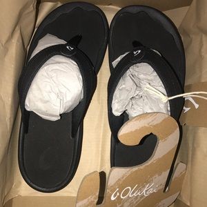 *SOLD* NWT OluKai Ohana Flip Flops